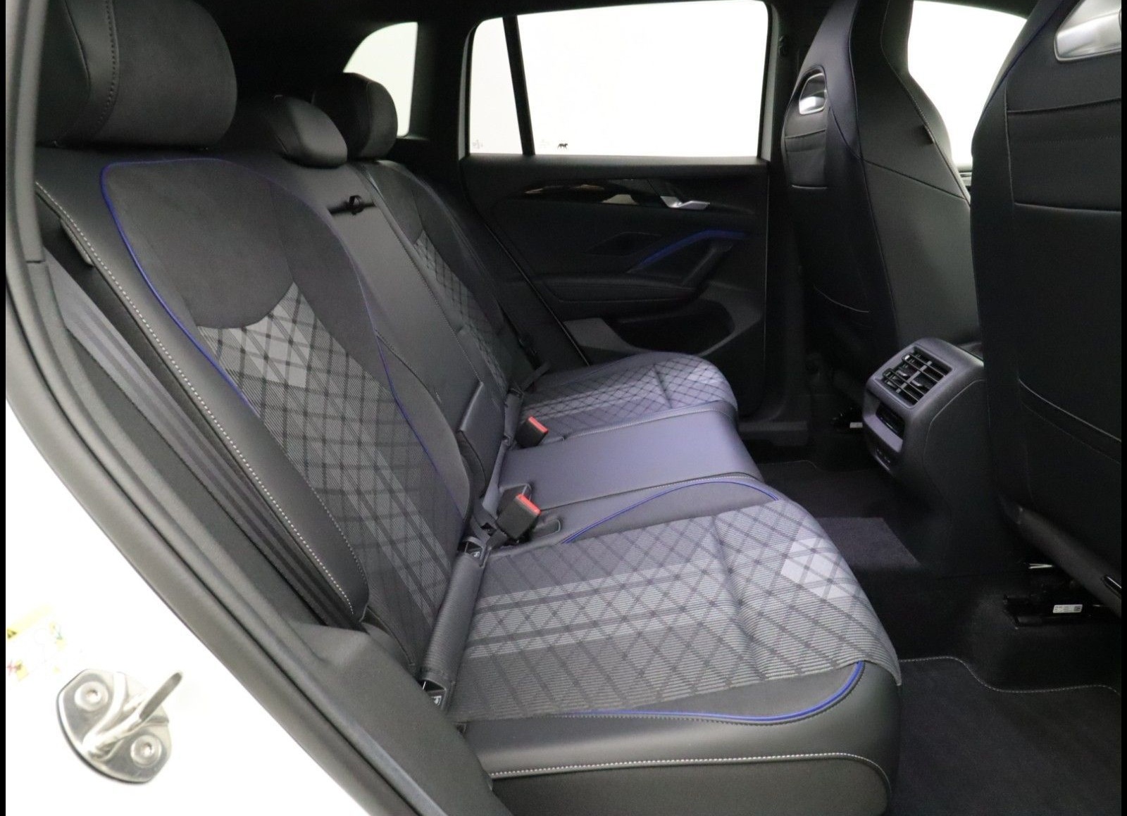 Volkswagen TIGUAN R-LINE BLACK STYLE 4MOTION 2.0 TDI DSG ( foto 7