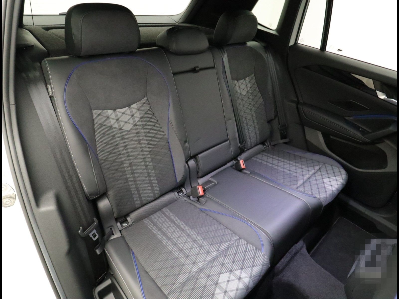 Volkswagen TIGUAN R-LINE BLACK STYLE 4MOTION 2.0 TDI DSG ( foto 8