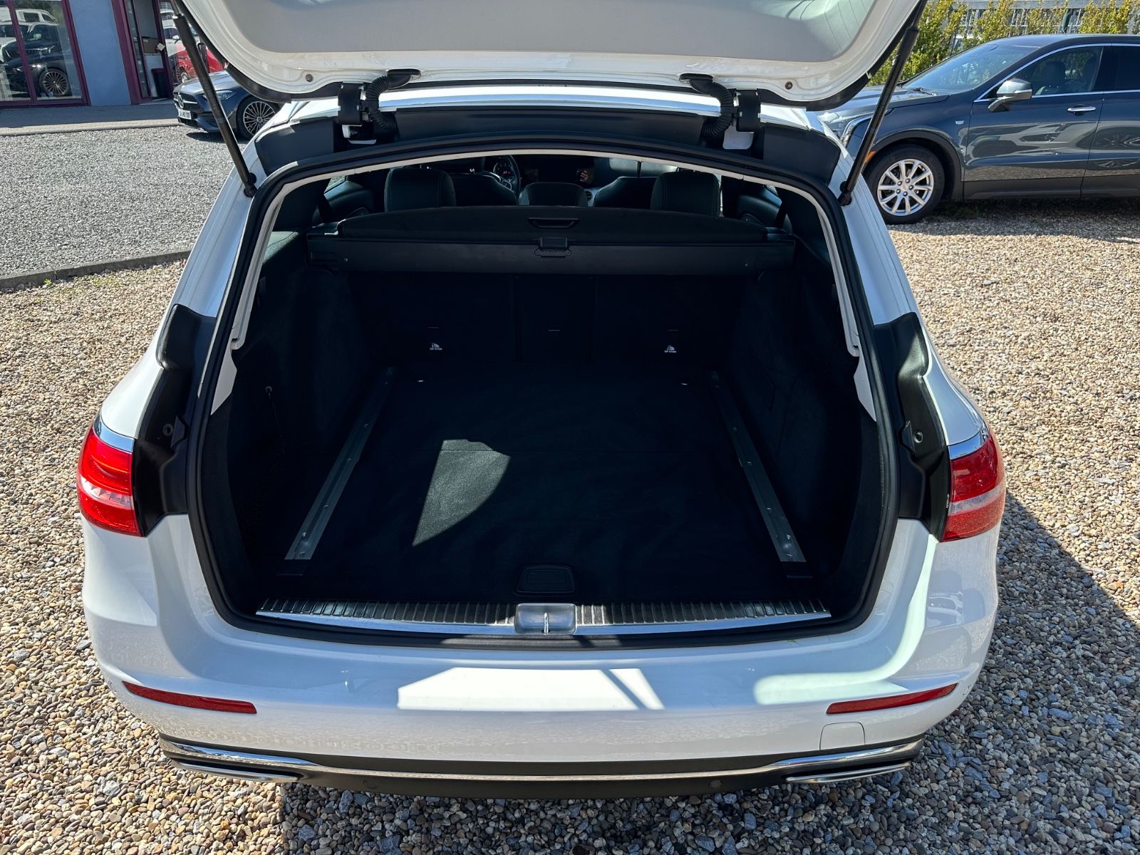 Mercedes-Benz E 200 T-Modell Avantgarde Navi LED Kamera foto 17