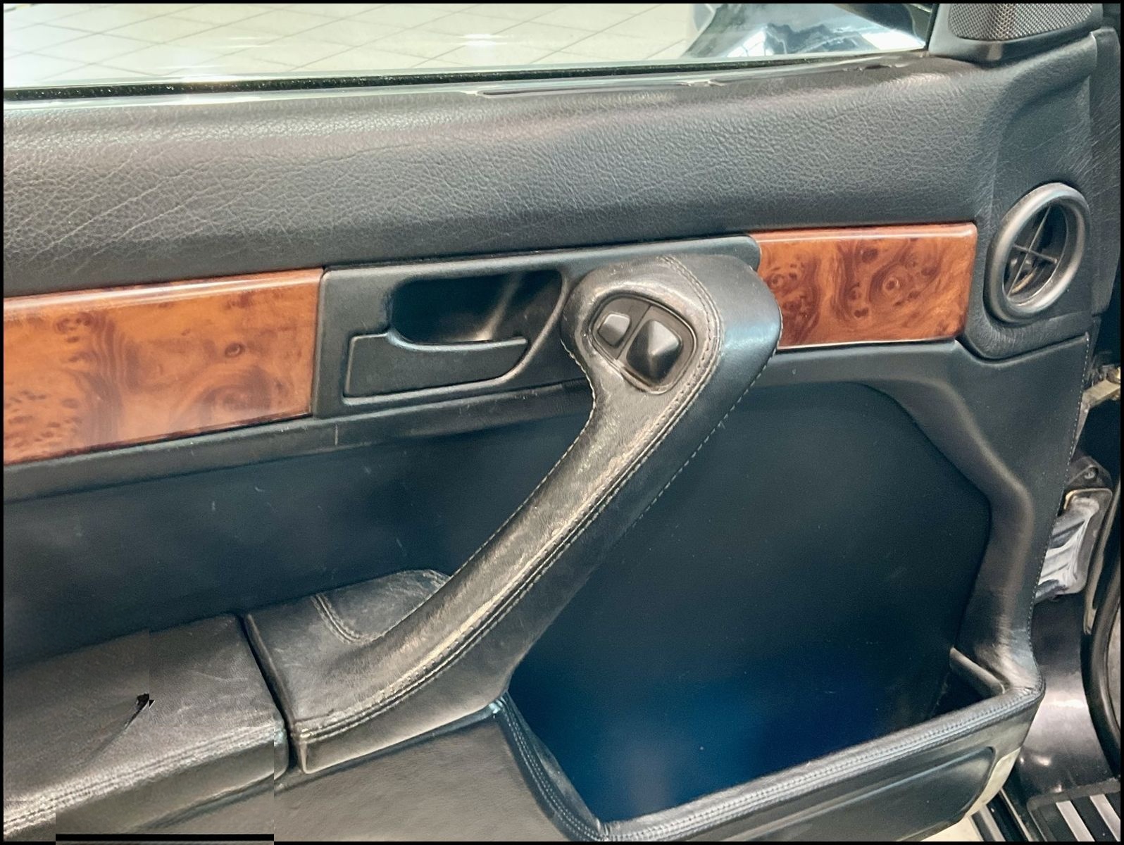 BMW 750 iL E32 V12 / Youngtimer / Langversion foto 25