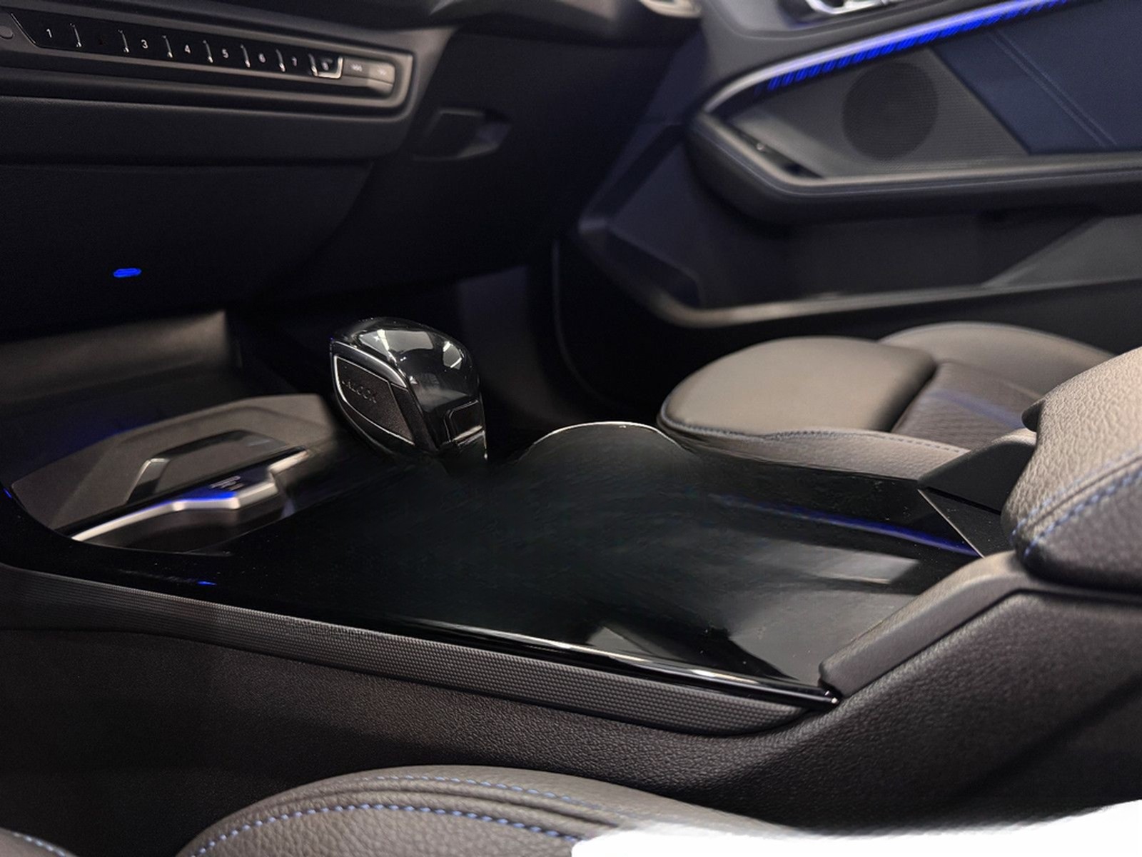 BMW M135i xDrive LC-PROF HUD KAMERA AD.LED HIFI 18" foto 19
