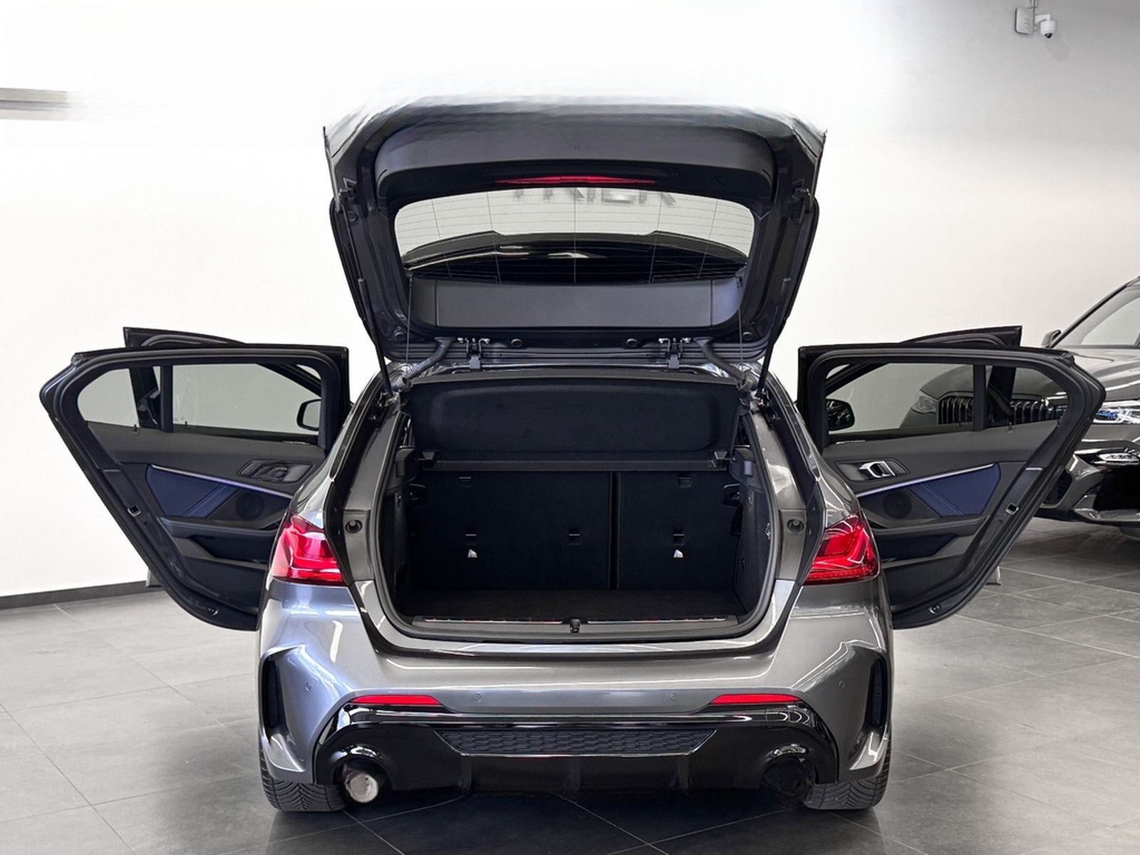BMW M135i xDrive LC-PROF HUD KAMERA AD.LED HIFI 18" foto 9