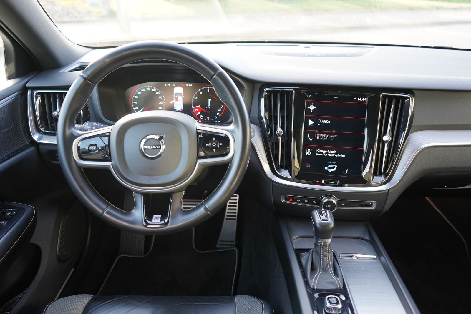 Volvo V60 T5 R-Design LED Navi HarmanKardon Keyless foto 14