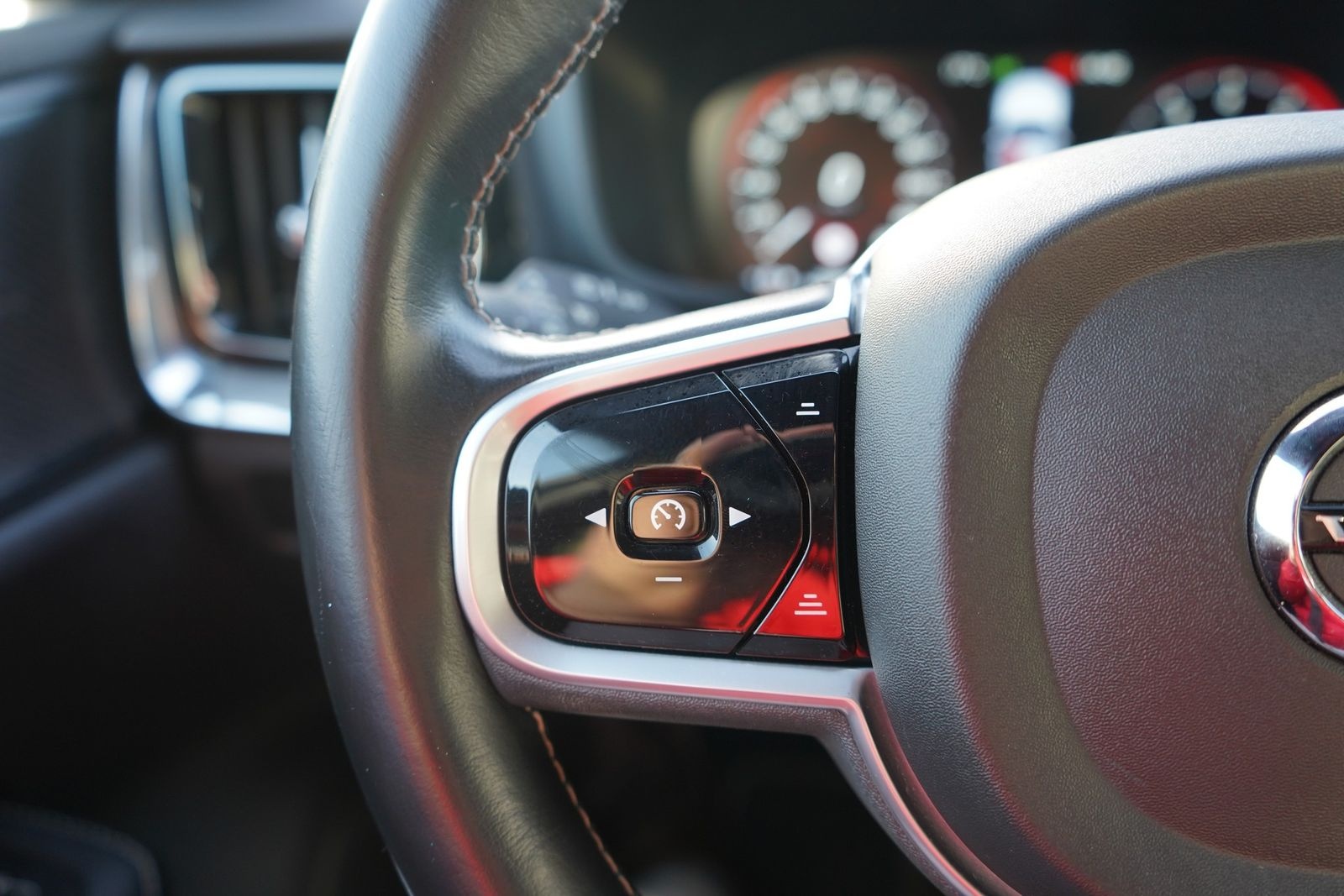 Volvo V60 T5 R-Design LED Navi HarmanKardon Keyless foto 24