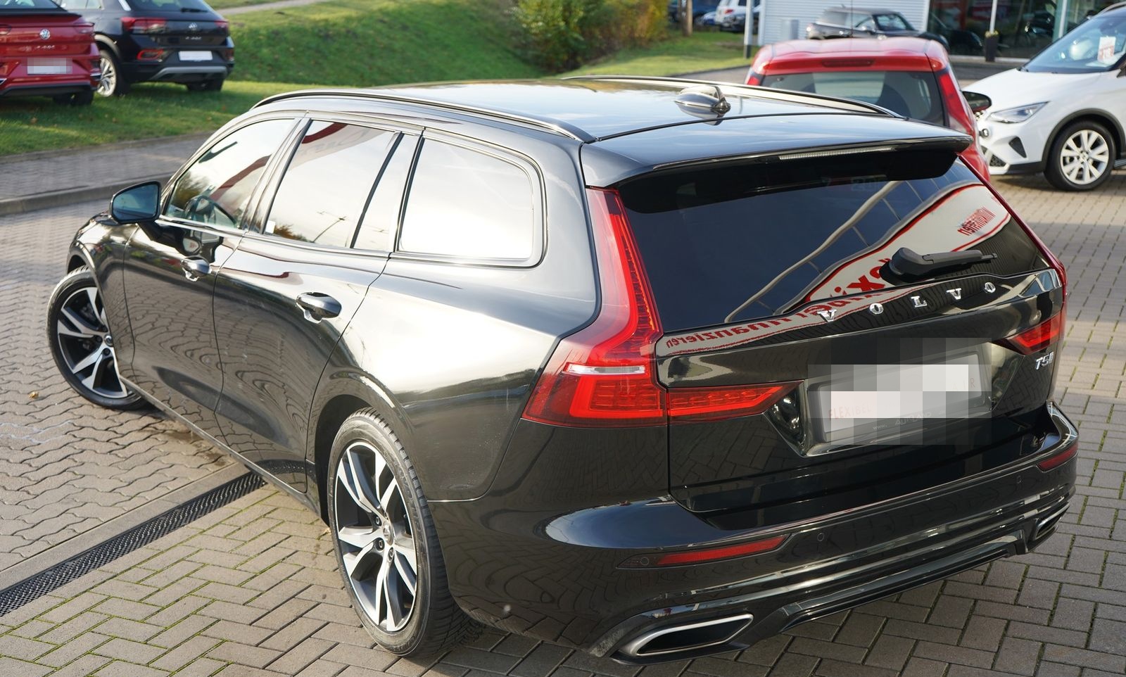 Volvo V60 T5 R-Design LED Navi HarmanKardon Keyless foto 4