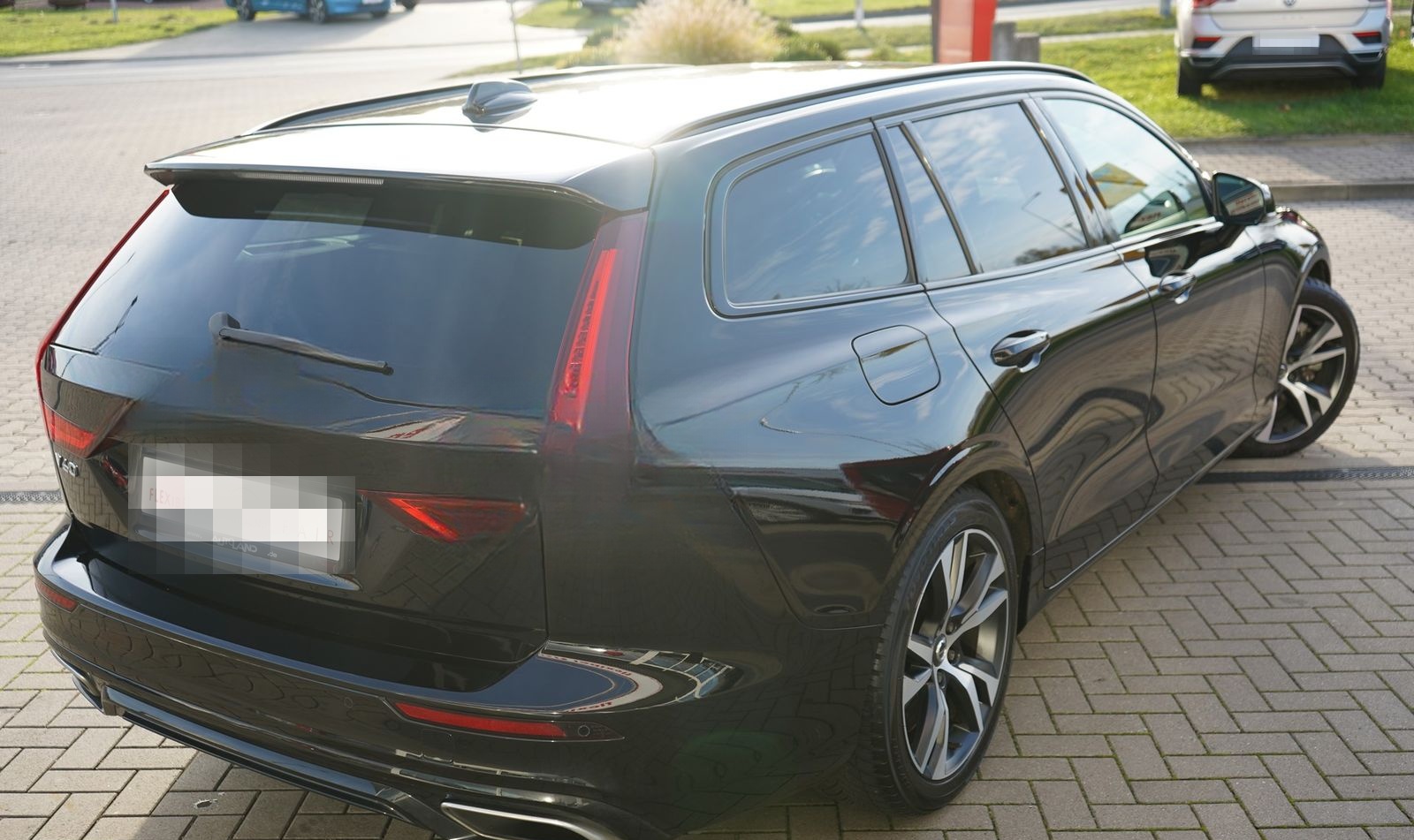 Volvo V60 T5 R-Design LED Navi HarmanKardon Keyless foto 6