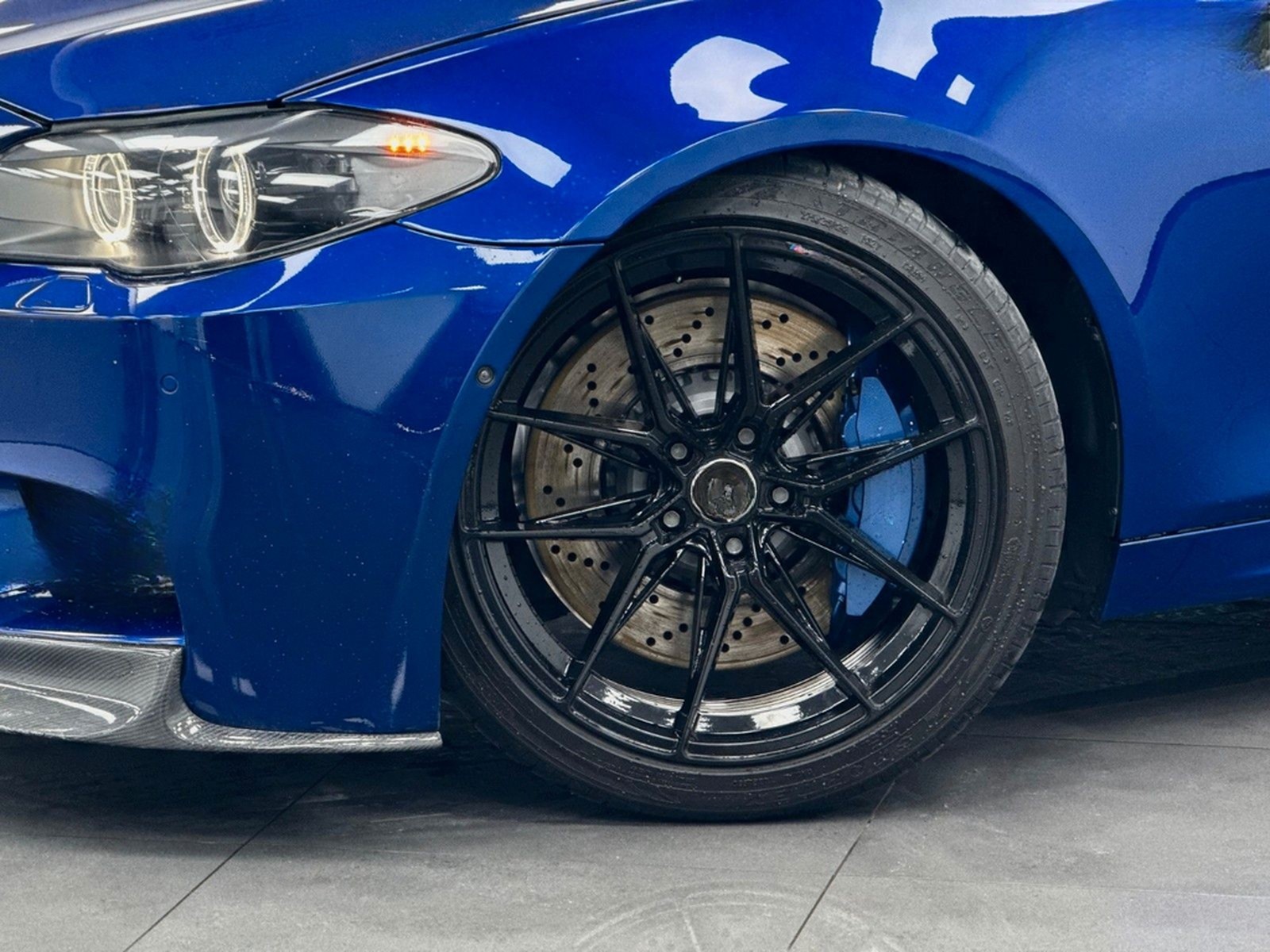 BMW M5 4.4 V8 Biturbo Carbon Paket*San Marino Blue* foto 10