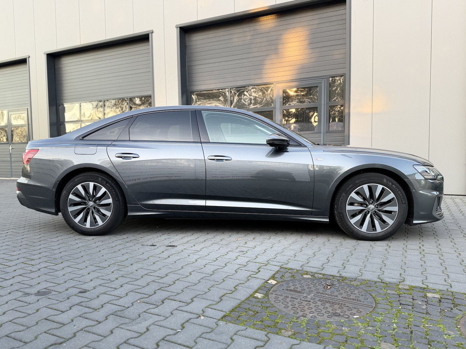 Audi A6 / 35 TDI / S-Line / 360° Kamera / Keyless foto 9
