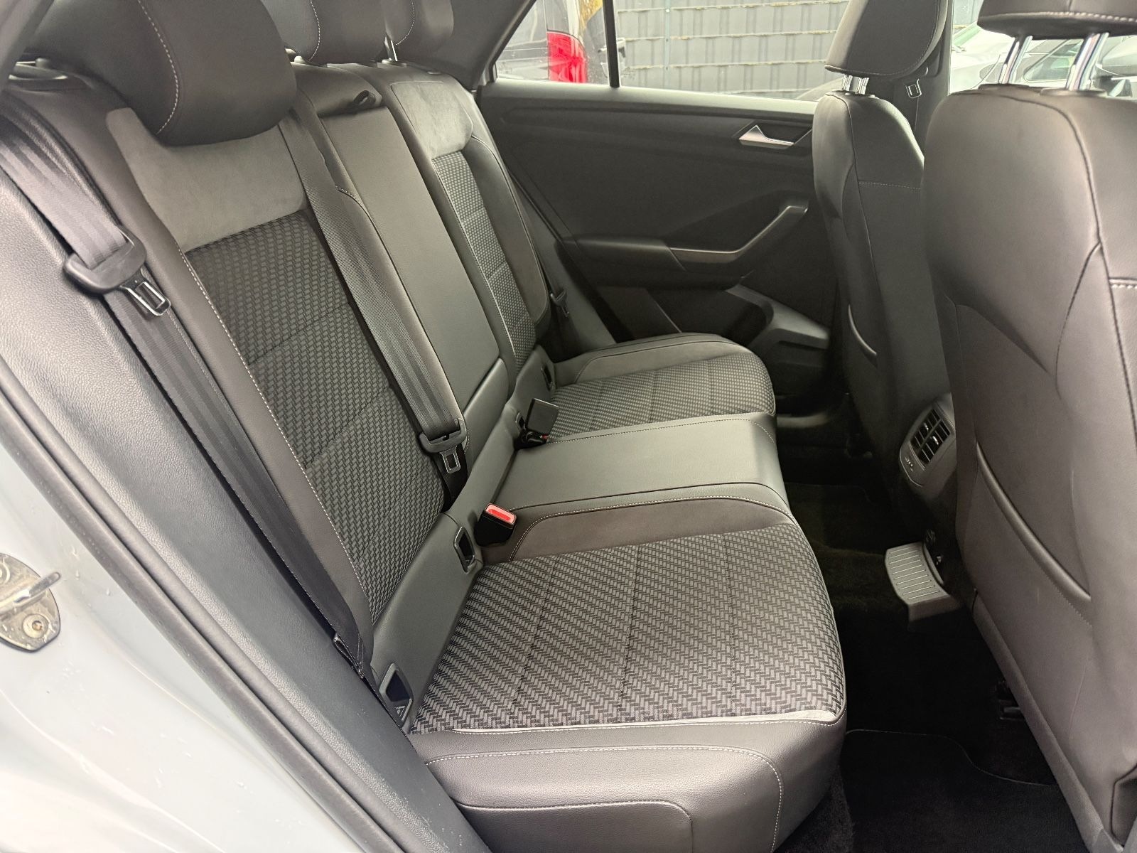 Volkswagen T-Roc Sport 4M R Line Pano-Dach Alcantara Ahk foto 11