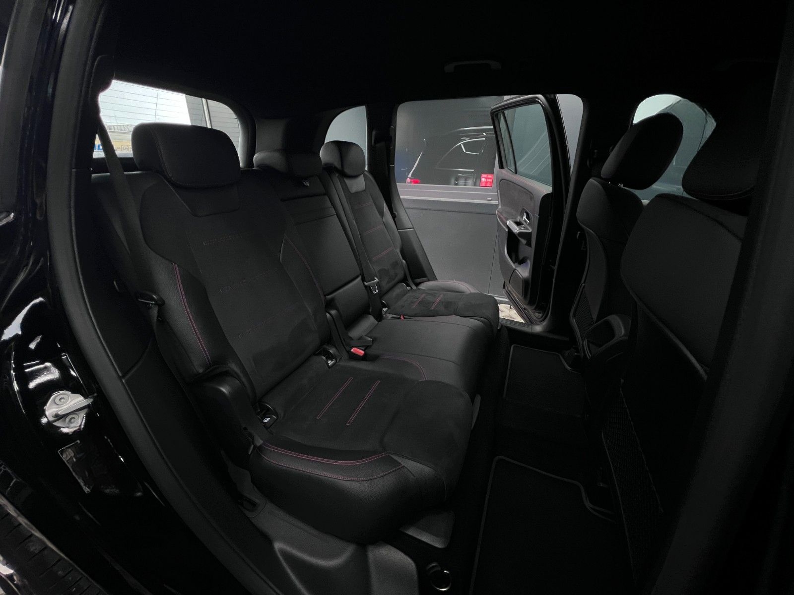 Mercedes-Benz GLB 200d 8G AMG-LINE DIST+TOTW AUGR+KAM SHZ AMBT foto 14