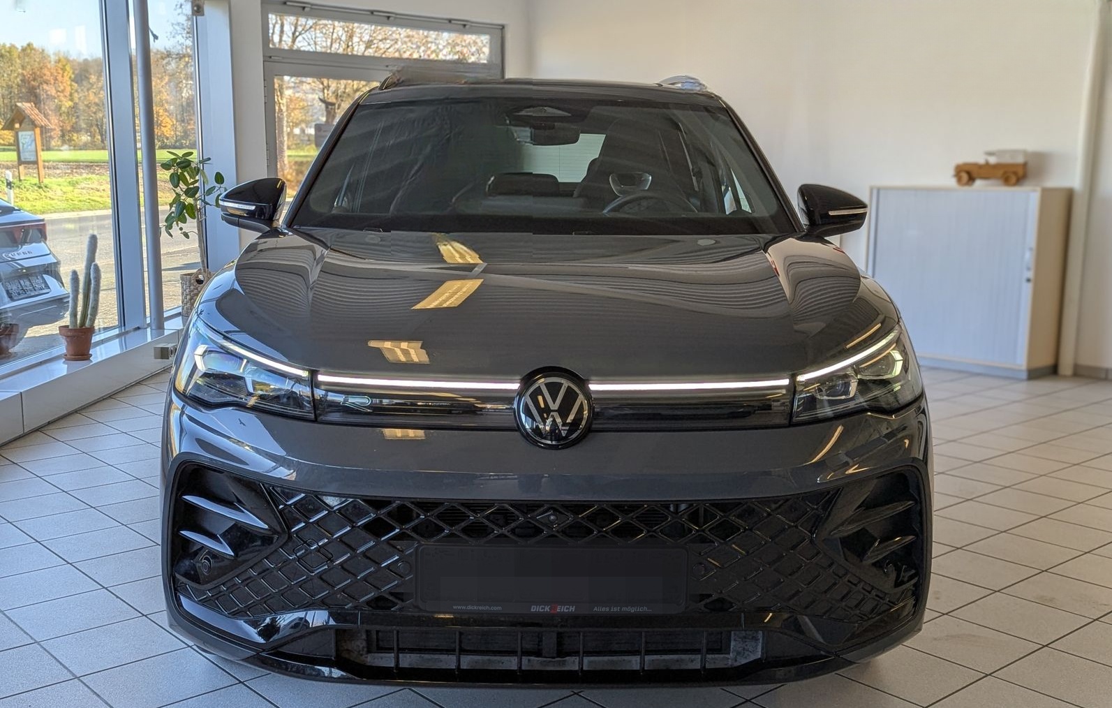 Volkswagen Tiguan 2.0TDI R-Line 4M Pano Black AHK Matrix 20 foto 2