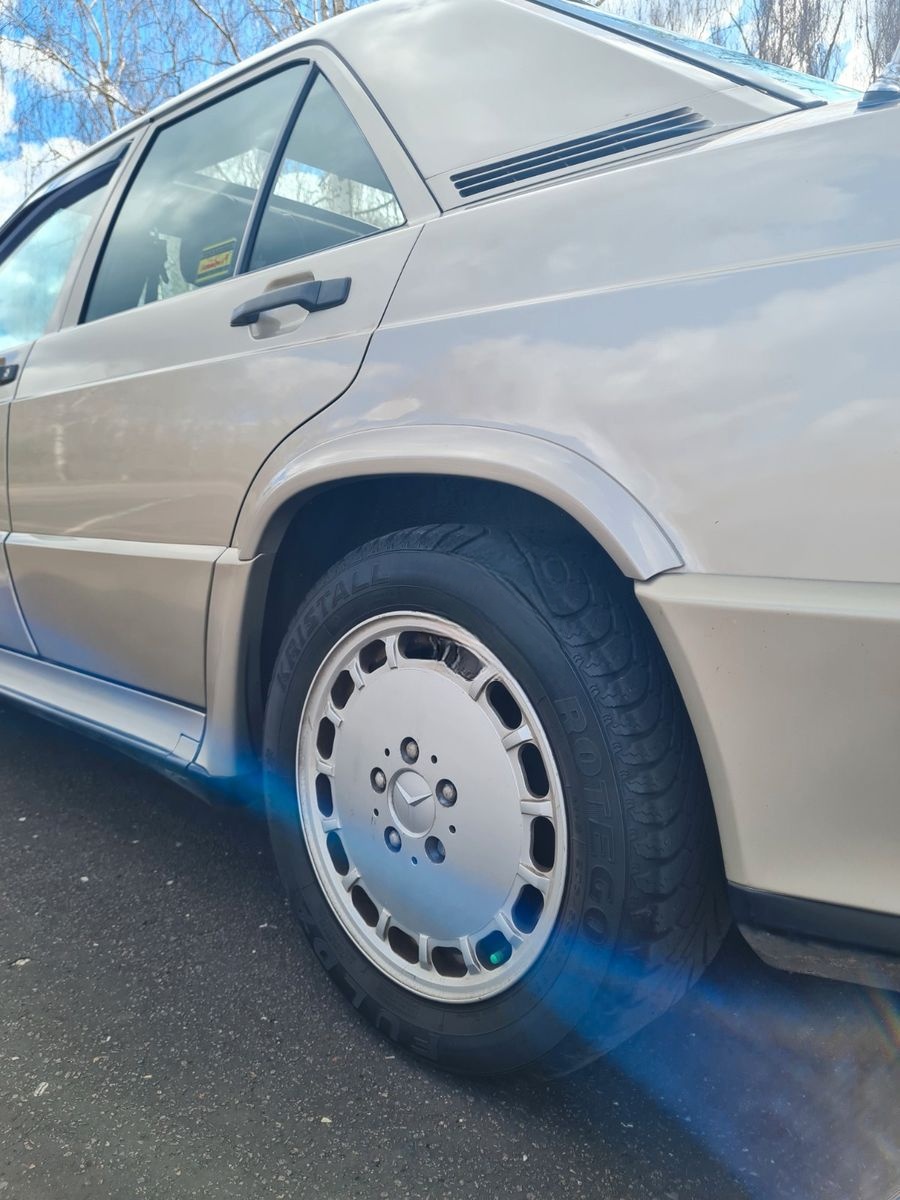 Mercedes-Benz 190 E 2.3-16 foto 15
