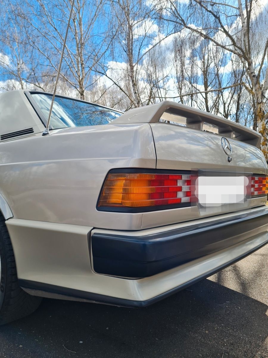 Mercedes-Benz 190 E 2.3-16 foto 6