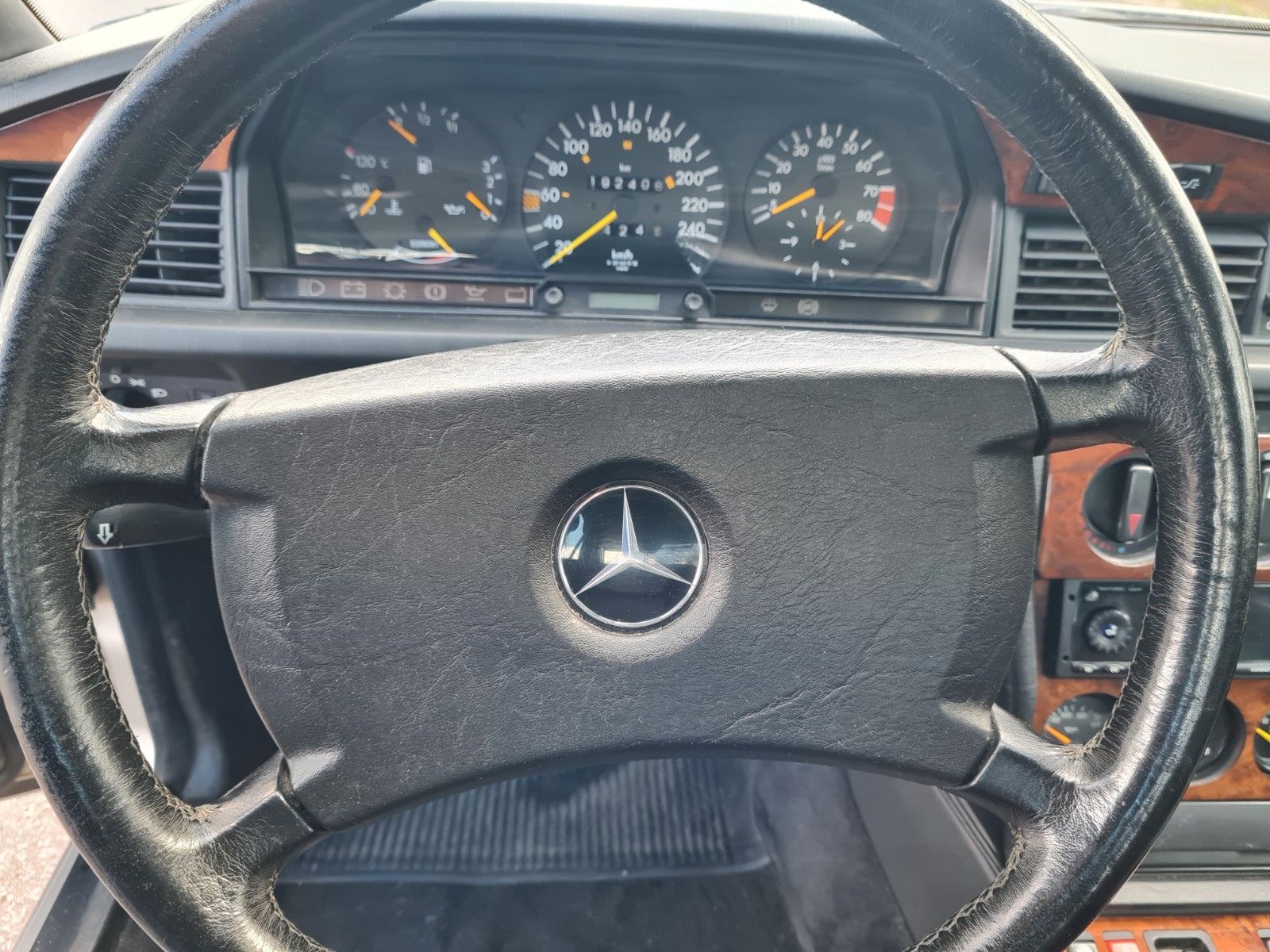 Mercedes-Benz 190 E 2.3-16 foto 8