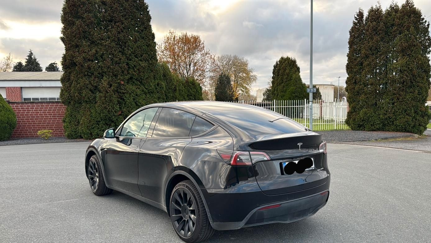 Tesla Model Y Long Range Dual AWD foto 3