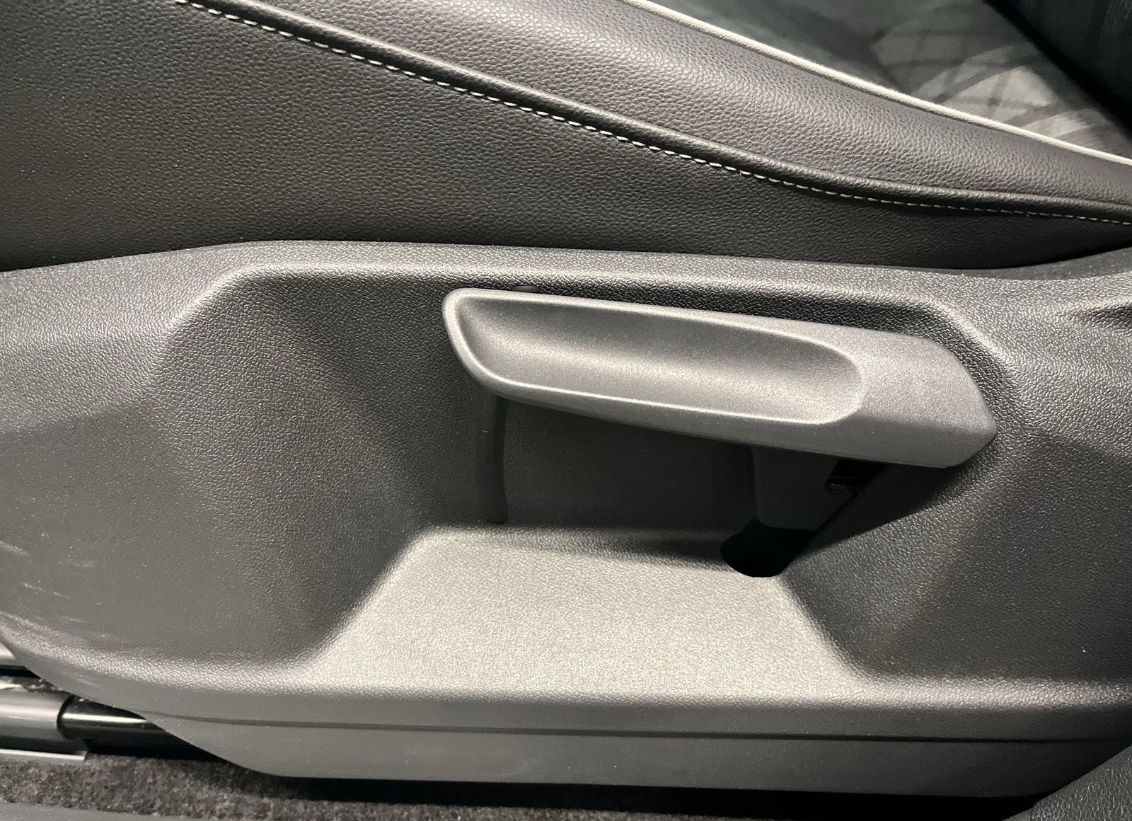 Volkswagen Tiguan 1.5 TSI DSG R-Line ACC AUT DynLicht Kam. foto 11