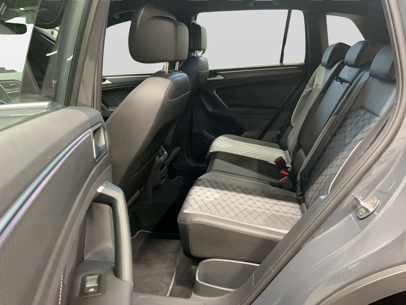 Volkswagen Tiguan 1.5 TSI DSG R-Line ACC AUT DynLicht Kam. foto 9