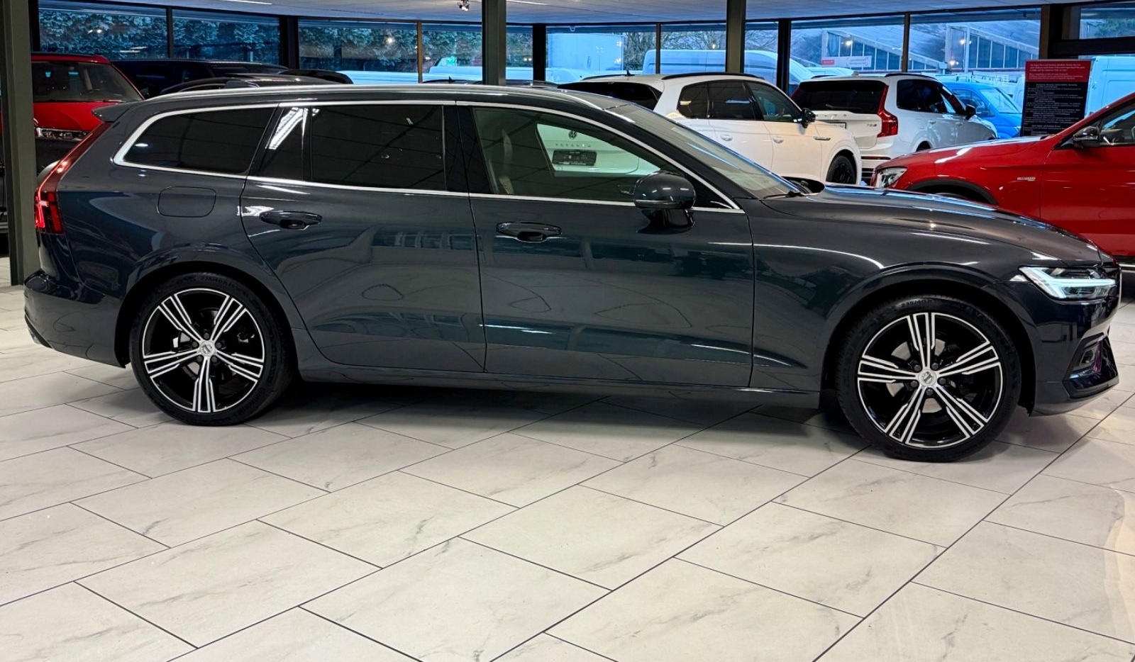 Volvo V60 2.0 D4 INSCRIPTION AHK LEDER NAVI H/K KAMERA foto 16