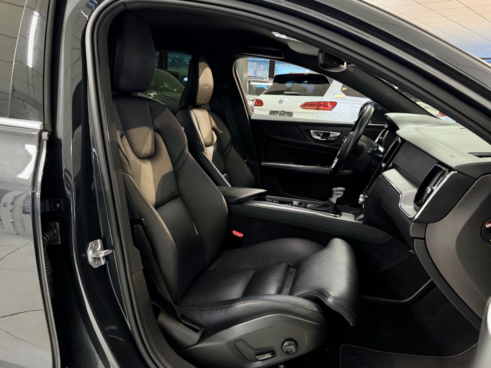 Volvo V60 2.0 D4 INSCRIPTION AHK LEDER NAVI H/K KAMERA foto 22