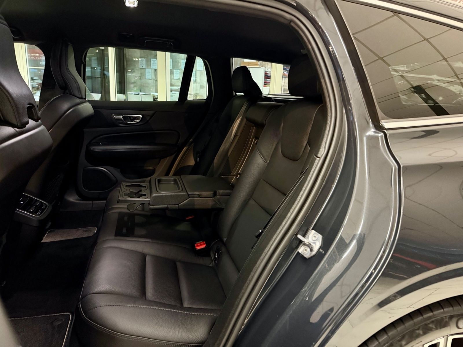 Volvo V60 2.0 D4 INSCRIPTION AHK LEDER NAVI H/K KAMERA foto 23