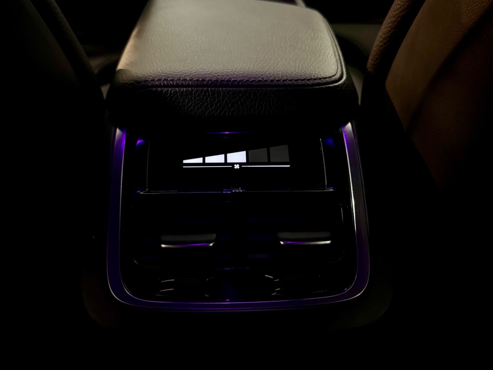 Volvo V60 2.0 D4 INSCRIPTION AHK LEDER NAVI H/K KAMERA foto 24