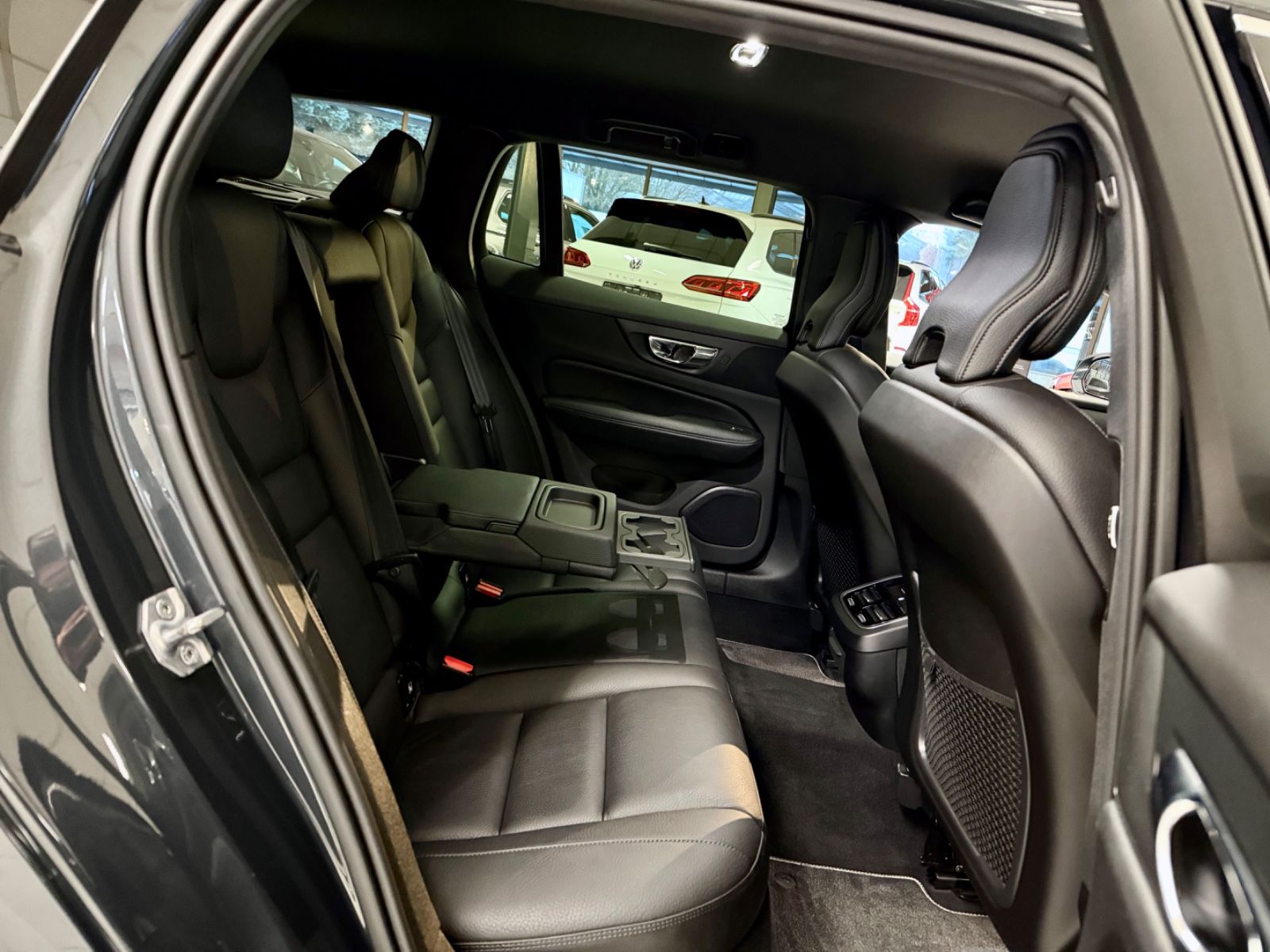 Volvo V60 2.0 D4 INSCRIPTION AHK LEDER NAVI H/K KAMERA foto 25