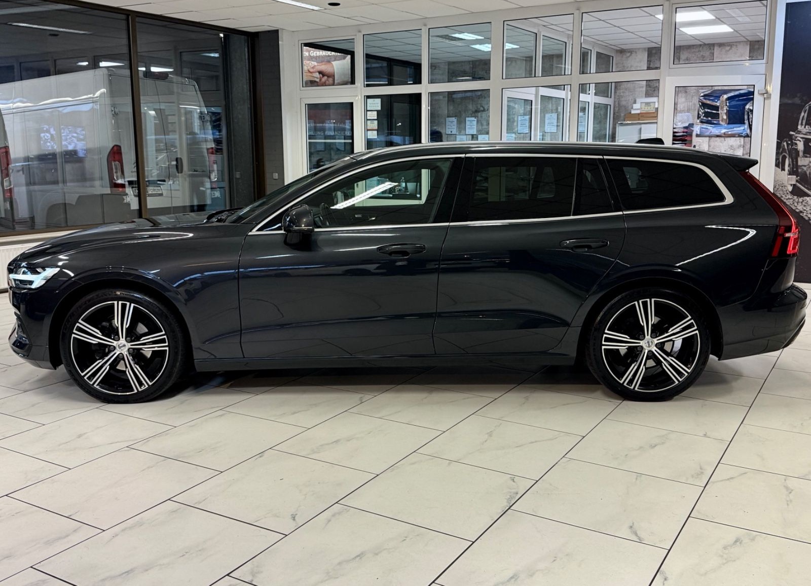 Volvo V60 2.0 D4 INSCRIPTION AHK LEDER NAVI H/K KAMERA foto 5