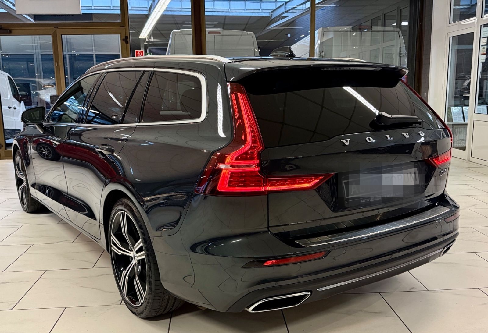 Volvo V60 2.0 D4 INSCRIPTION AHK LEDER NAVI H/K KAMERA foto 6