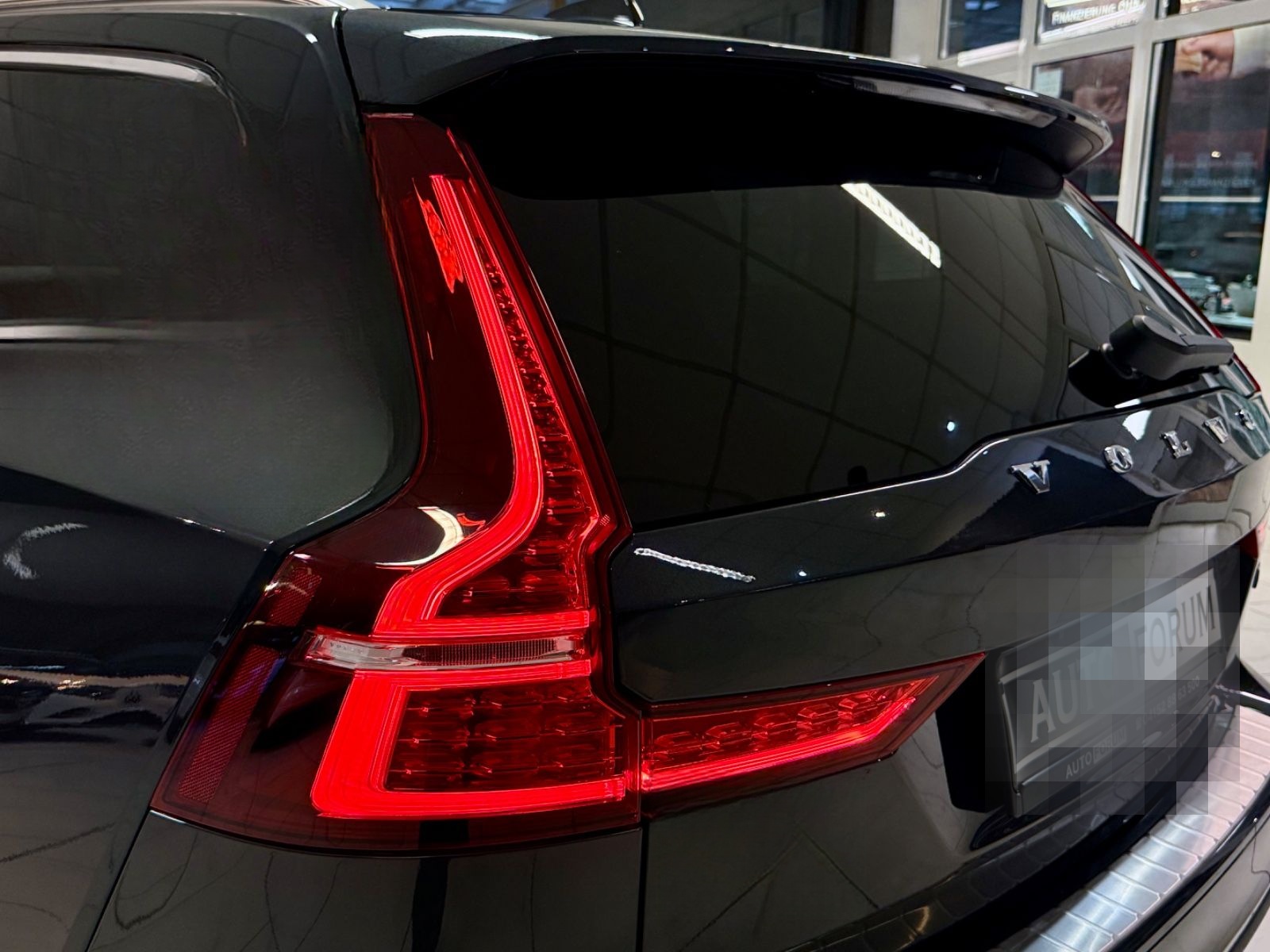 Volvo V60 2.0 D4 INSCRIPTION AHK LEDER NAVI H/K KAMERA foto 7