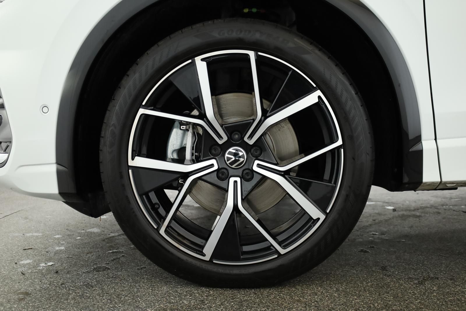 Volkswagen Tiguan 2.0 TDI DSG R-Line IQ Pano Navi KeyGo 360 foto 19