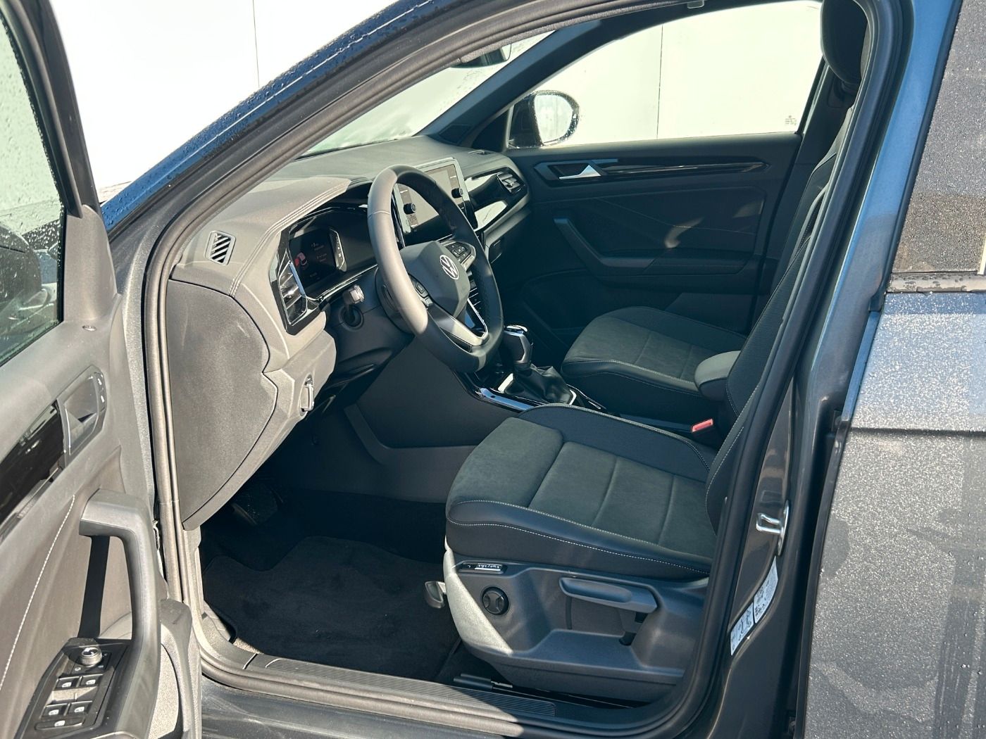 Volkswagen T-Roc 2.0 l TDI DSG Style AHK Navi LED PDC foto 6