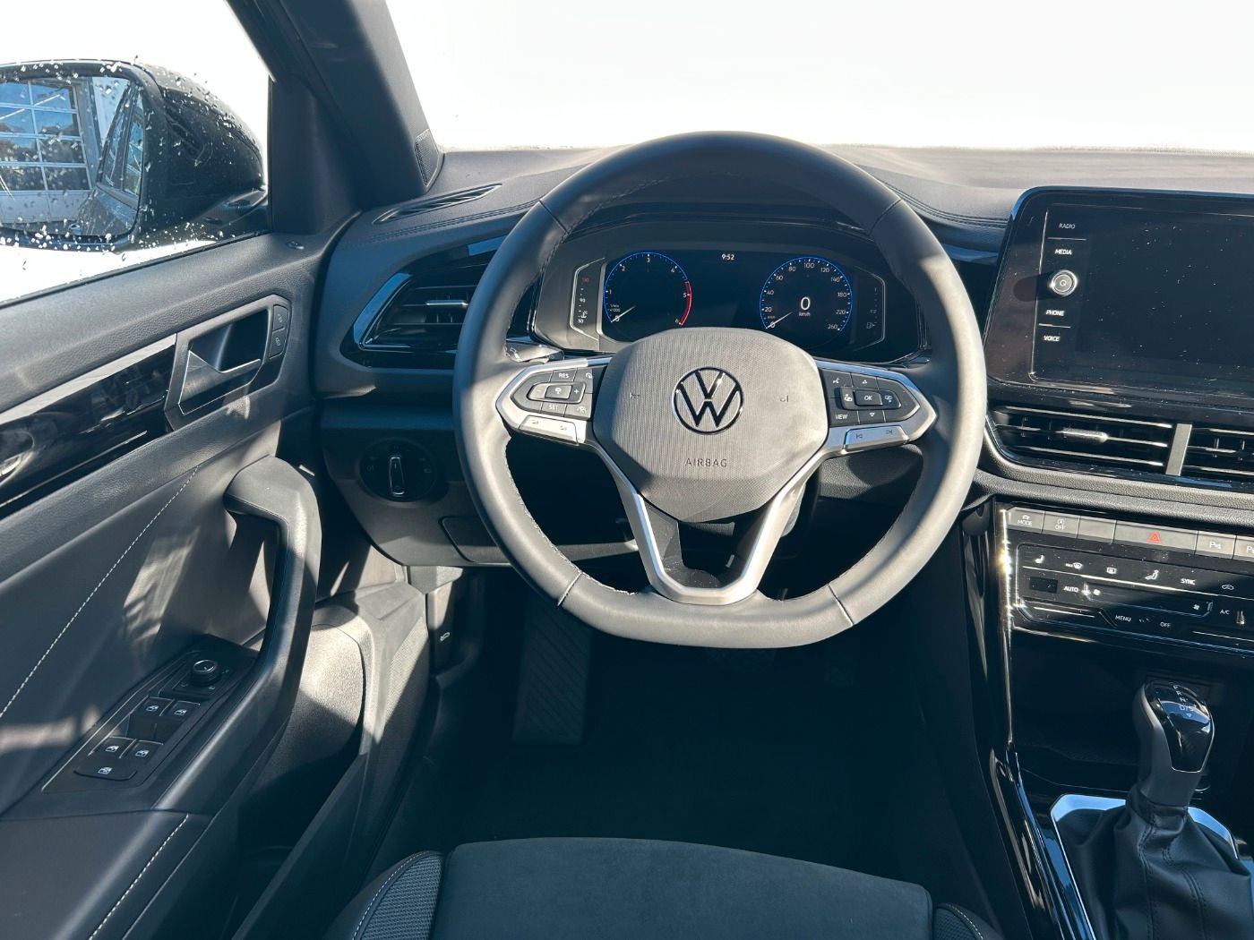 Volkswagen T-Roc 2.0 l TDI DSG Style AHK Navi LED PDC foto 8