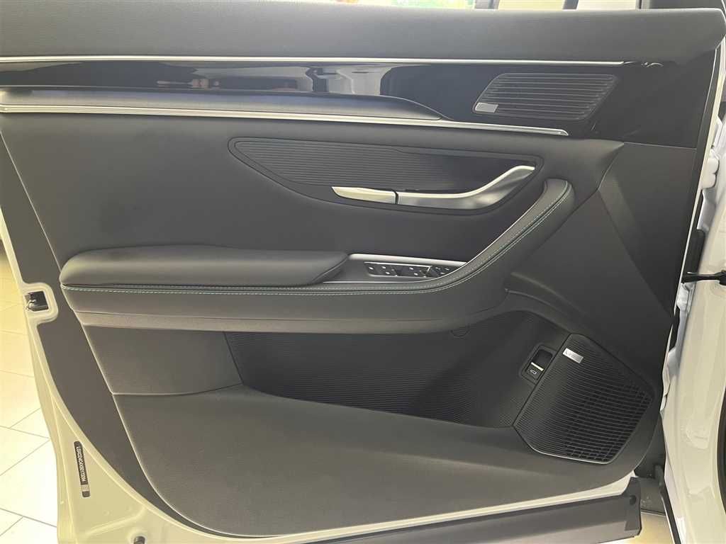 BYD Seal U PHEV Design ALLRAD mit Pano-Schiebedach  foto 11