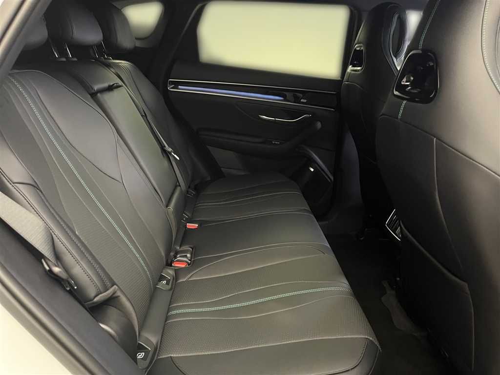 BYD Seal U PHEV Design ALLRAD mit Pano-Schiebedach  foto 15