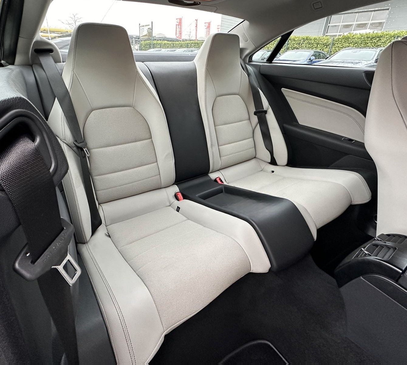 Mercedes-Benz E 200 Coupe 7G*SPORT-PAKET*2HD*NAVI*T.LEDER*PDC* foto 13