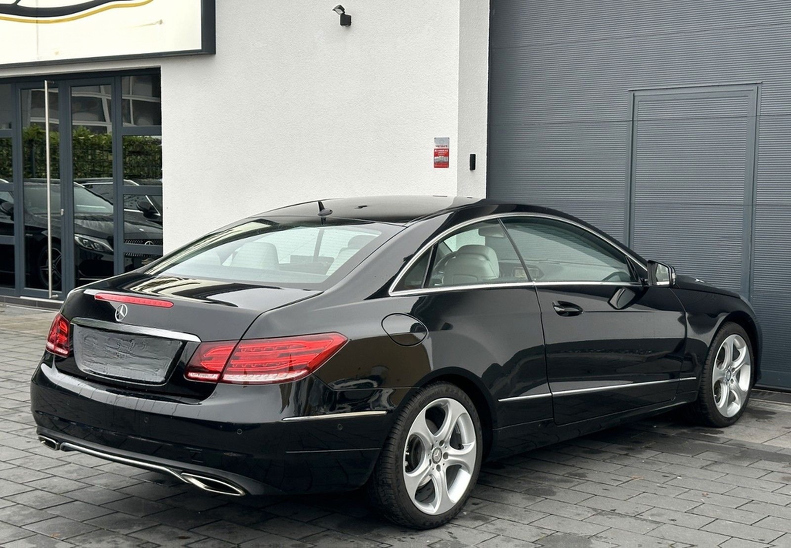 Mercedes-Benz E 200 Coupe 7G*SPORT-PAKET*2HD*NAVI*T.LEDER*PDC* foto 15