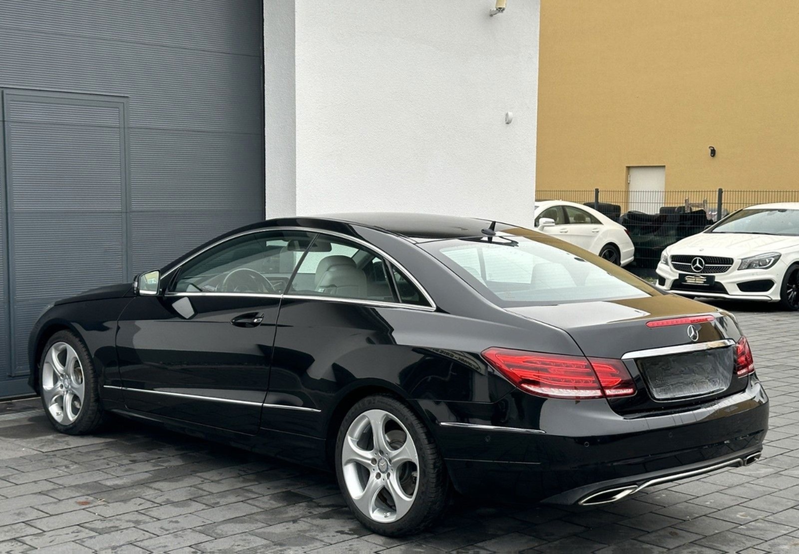 Mercedes-Benz E 200 Coupe 7G*SPORT-PAKET*2HD*NAVI*T.LEDER*PDC* foto 16