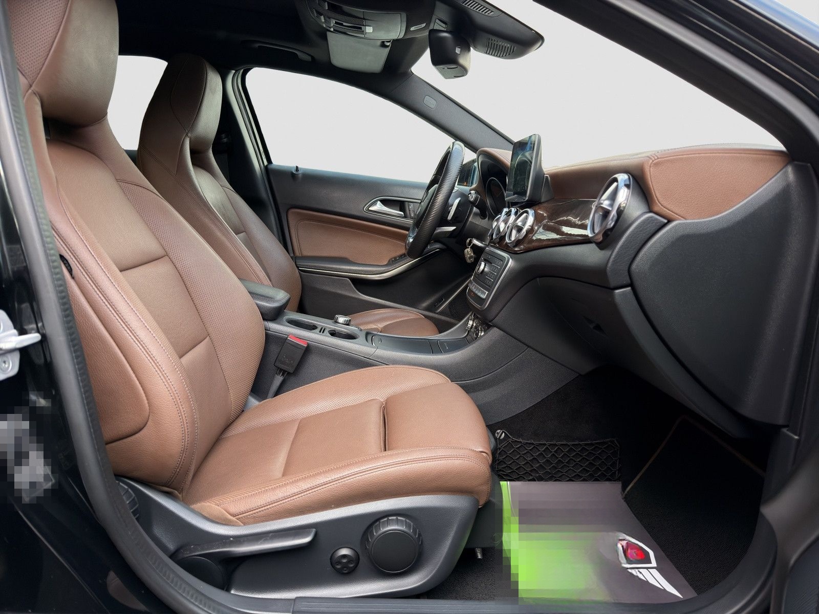 Mercedes-Benz GLA 250 4Matic PANO/360°/KEYL./STHZ/LED/SHZ/NAVI foto 14