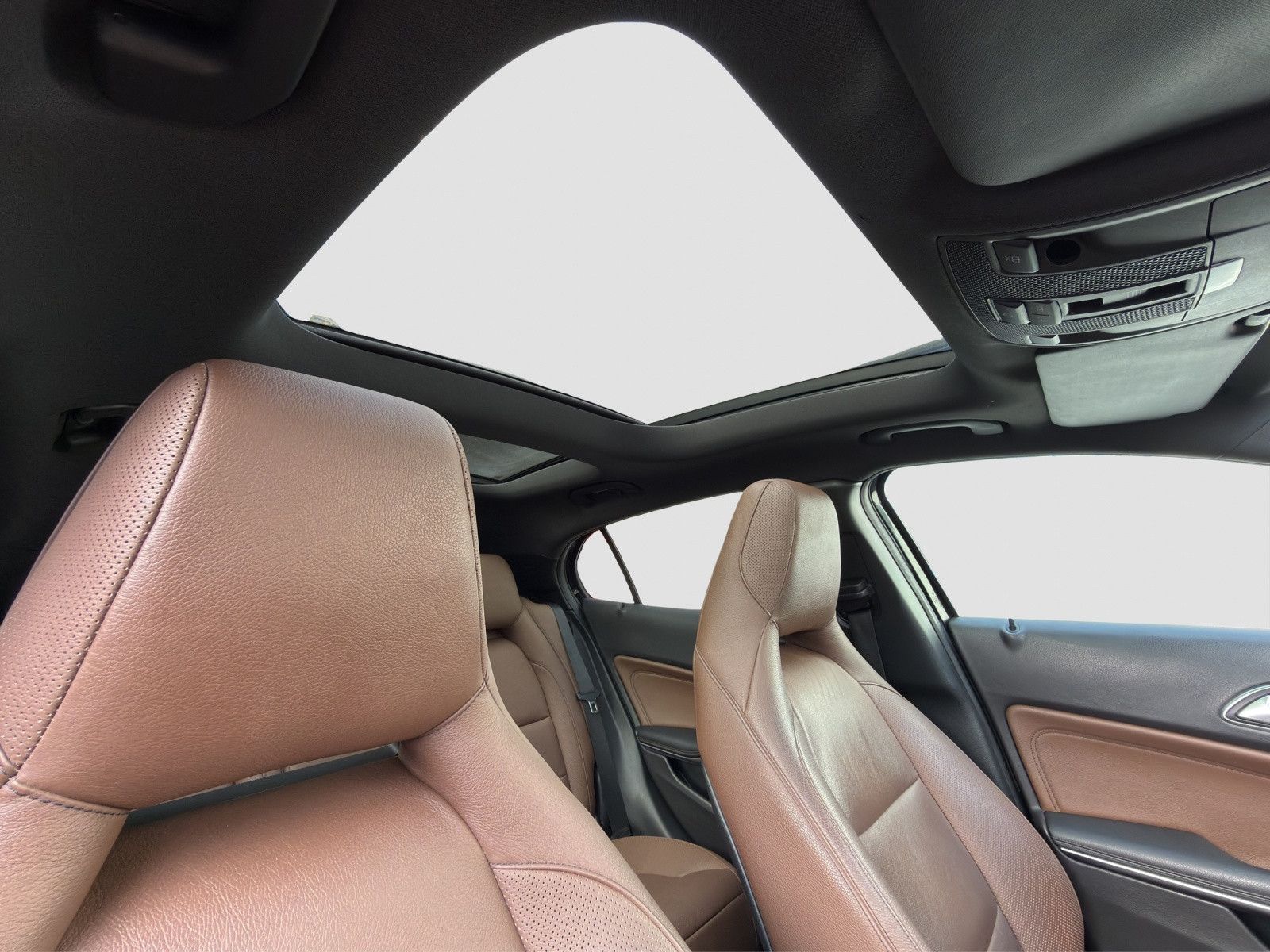 Mercedes-Benz GLA 250 4Matic PANO/360°/KEYL./STHZ/LED/SHZ/NAVI foto 15