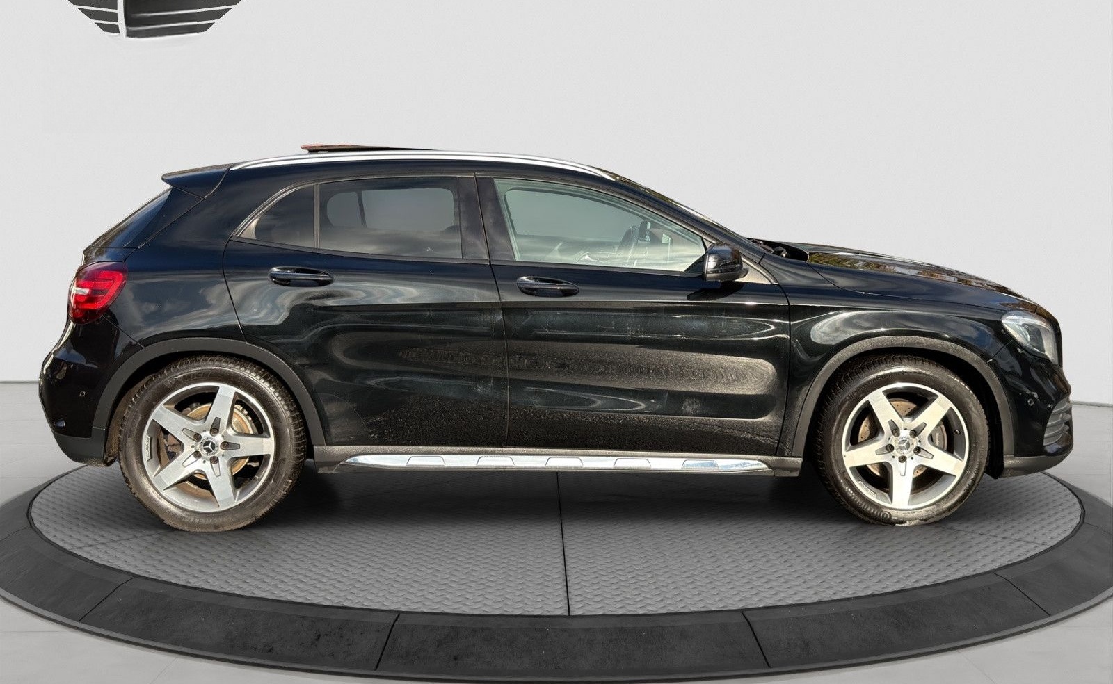 Mercedes-Benz GLA 250 4Matic PANO/360°/KEYL./STHZ/LED/SHZ/NAVI foto 8
