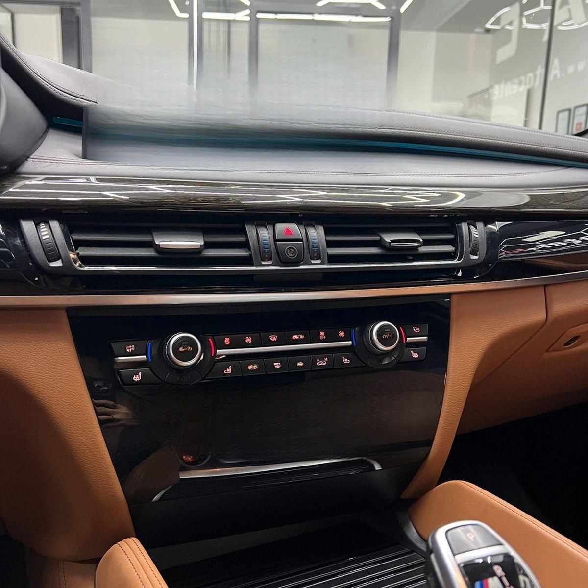 BMW X6 M50 d, Pano, LED, HeUp,SoftC., SitzKül.HarmKa foto 16