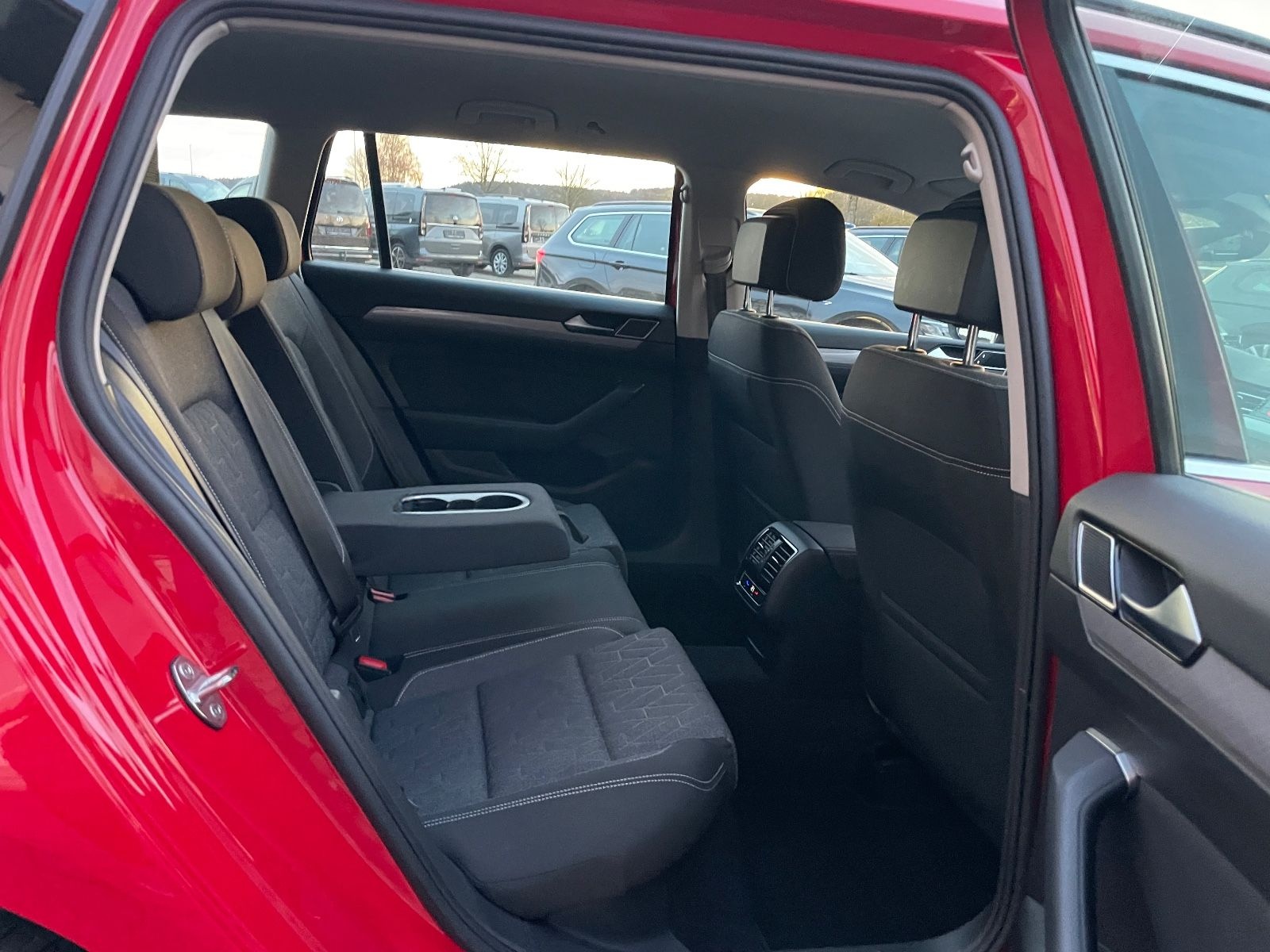 Volkswagen Passat Variant 2.0 TDI DSG Massage Kamera VZE foto 13