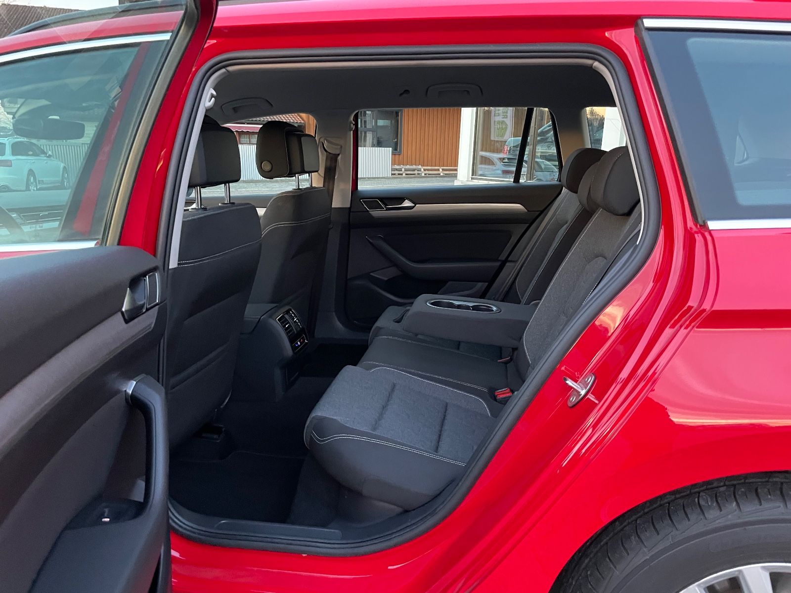 Volkswagen Passat Variant 2.0 TDI DSG Massage Kamera VZE foto 10