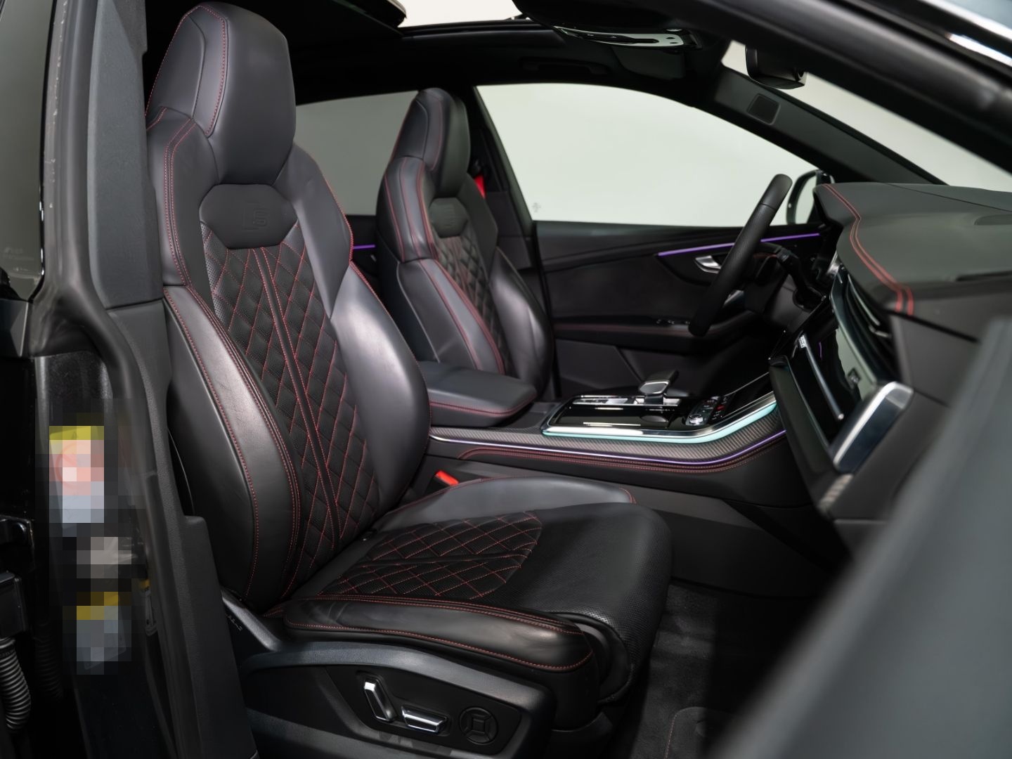 Audi SQ8 EXCLUSIVE BLACK PANO AHK MATRIX HUD 3D B&O 2 foto 16