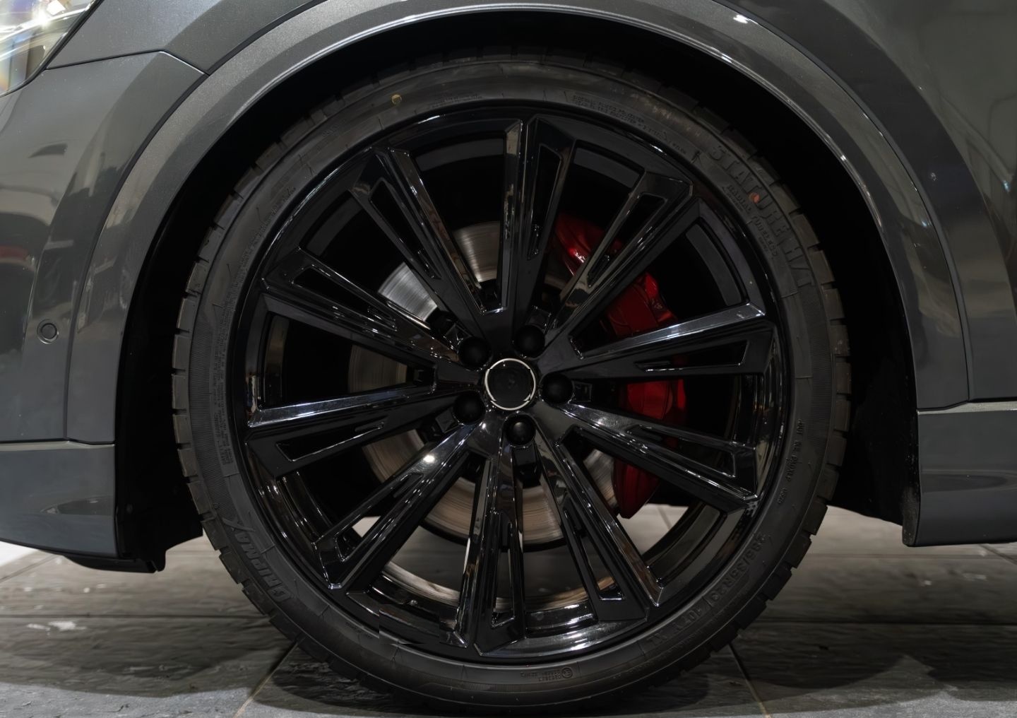 Audi SQ8 EXCLUSIVE BLACK PANO AHK MATRIX HUD 3D B&O 2 foto 8