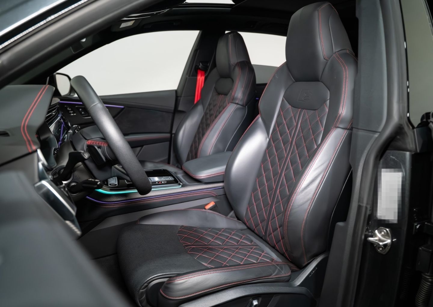 Audi SQ8 EXCLUSIVE BLACK PANO AHK MATRIX HUD 3D B&O 2 foto 10
