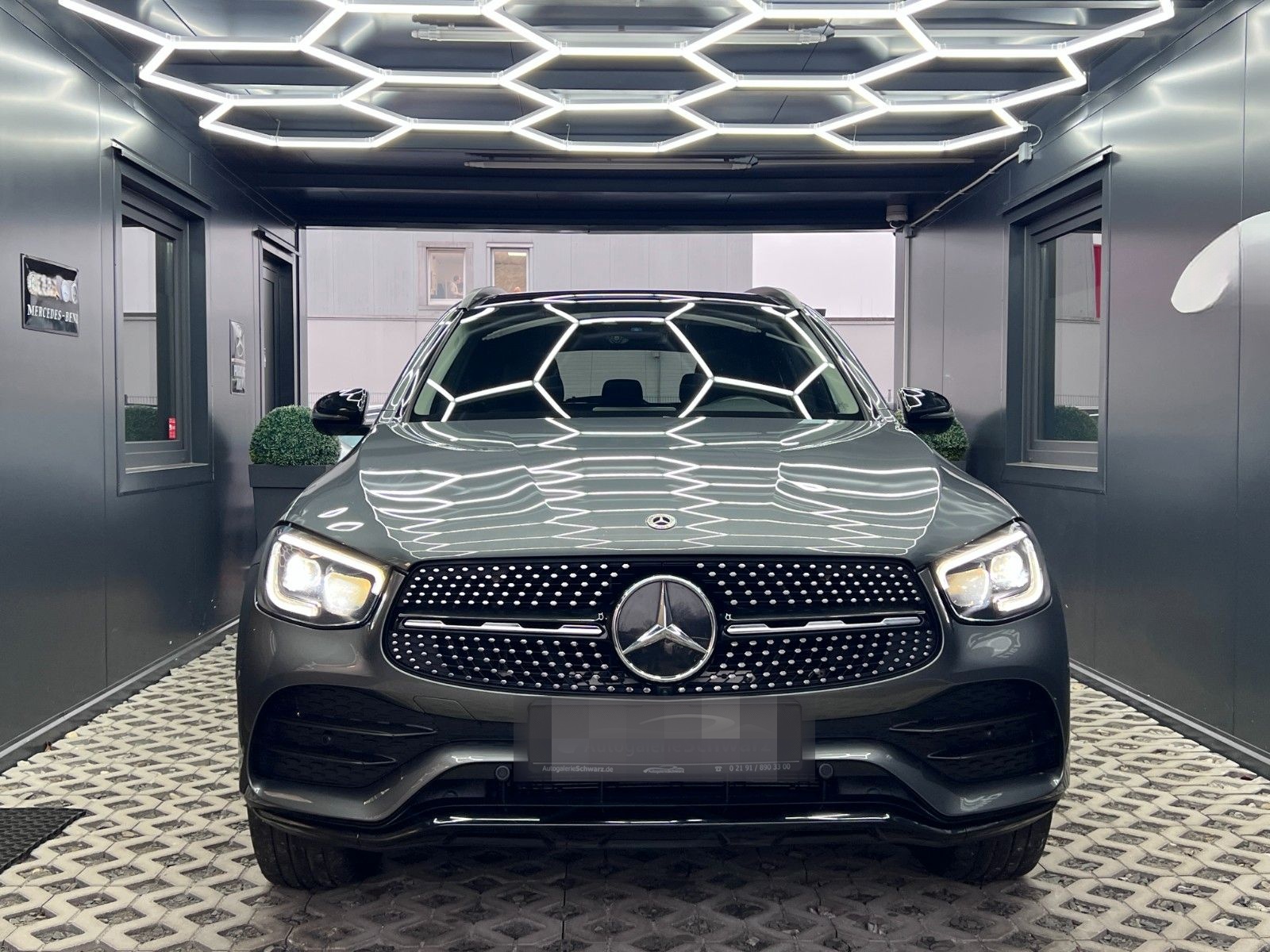 Mercedes-Benz GLC 300e 4M AMG NIGHT WIDE AUGR+360°AMB KEY PANO foto 4