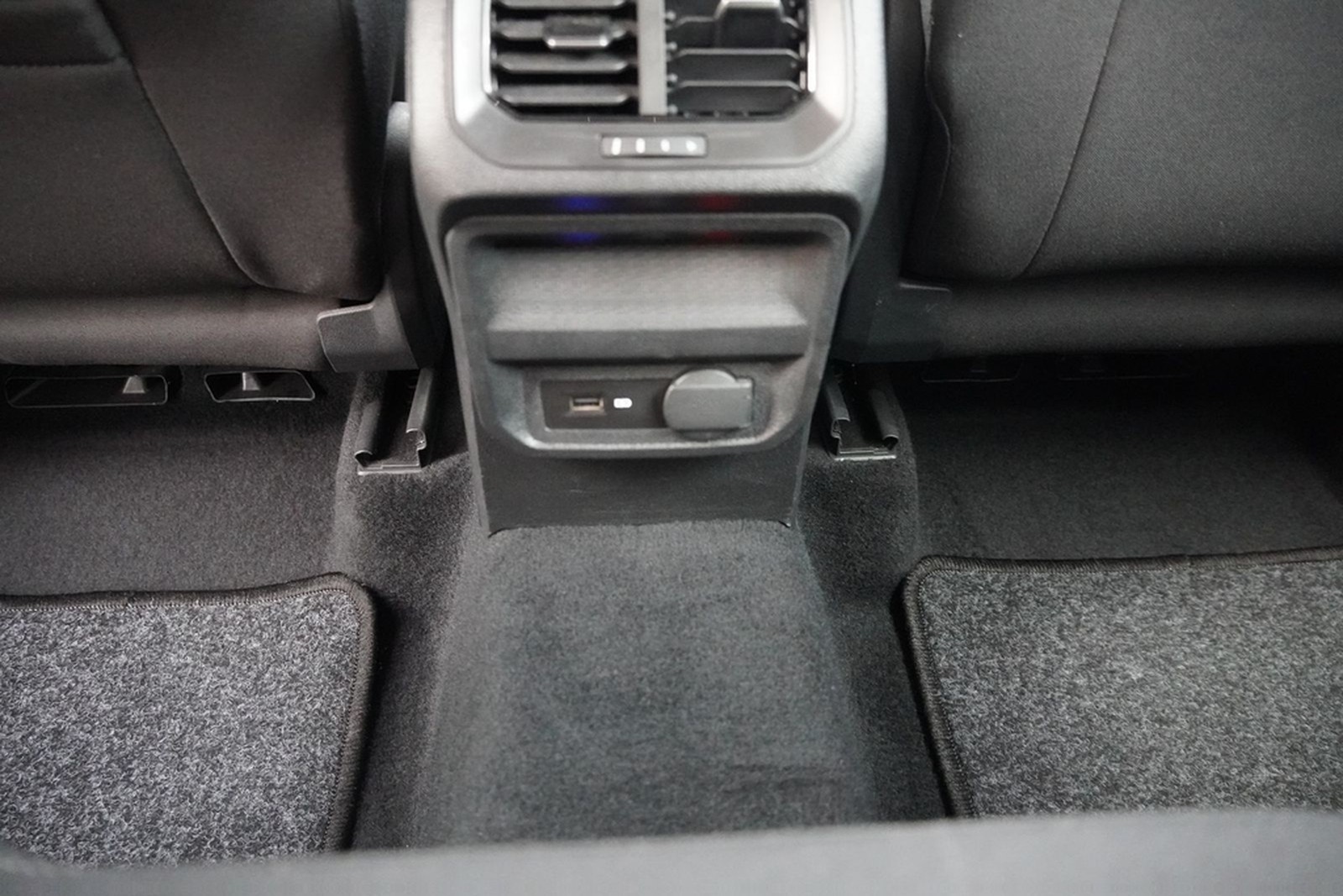 Volkswagen Tiguan 2.0 TSI Highline 4M DSG LED Navi ACC PDC foto 26