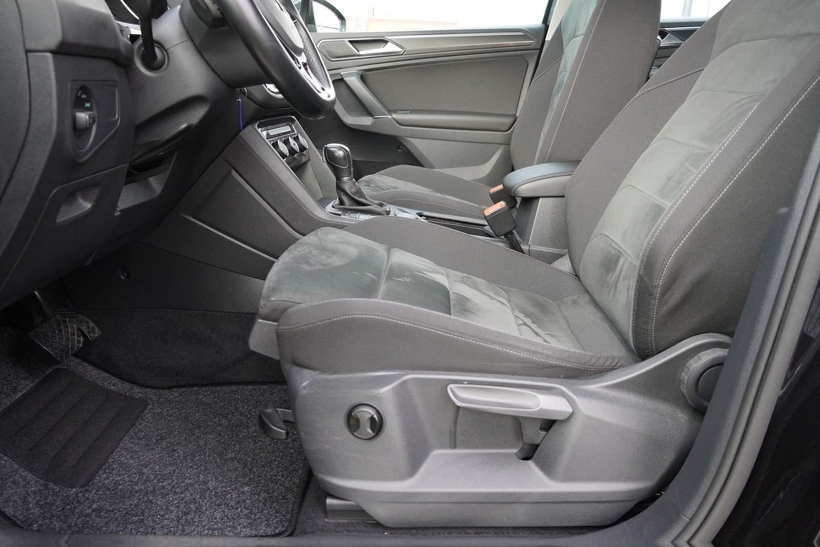 Volkswagen Tiguan 2.0 TSI Highline 4M DSG LED Navi ACC PDC foto 37