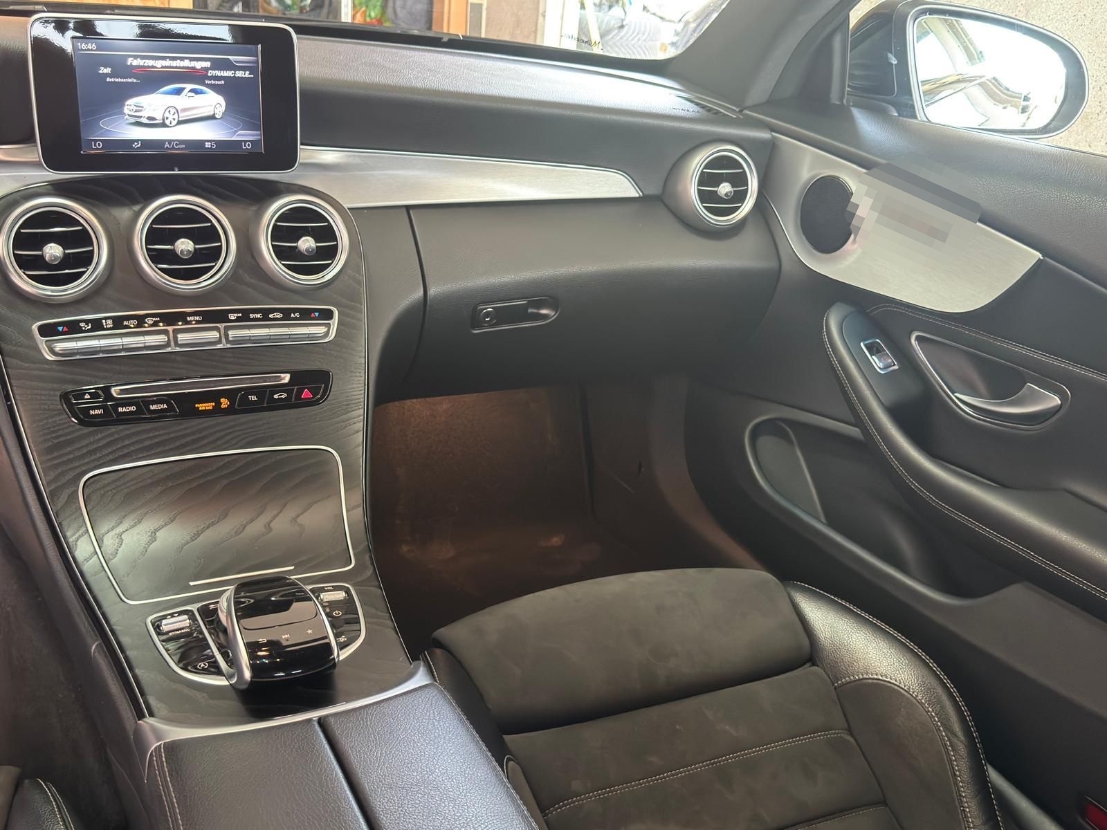 Mercedes-Benz C 220 d AMG Autom. LED. SPURHALTE. PANO. KAMERA foto 8